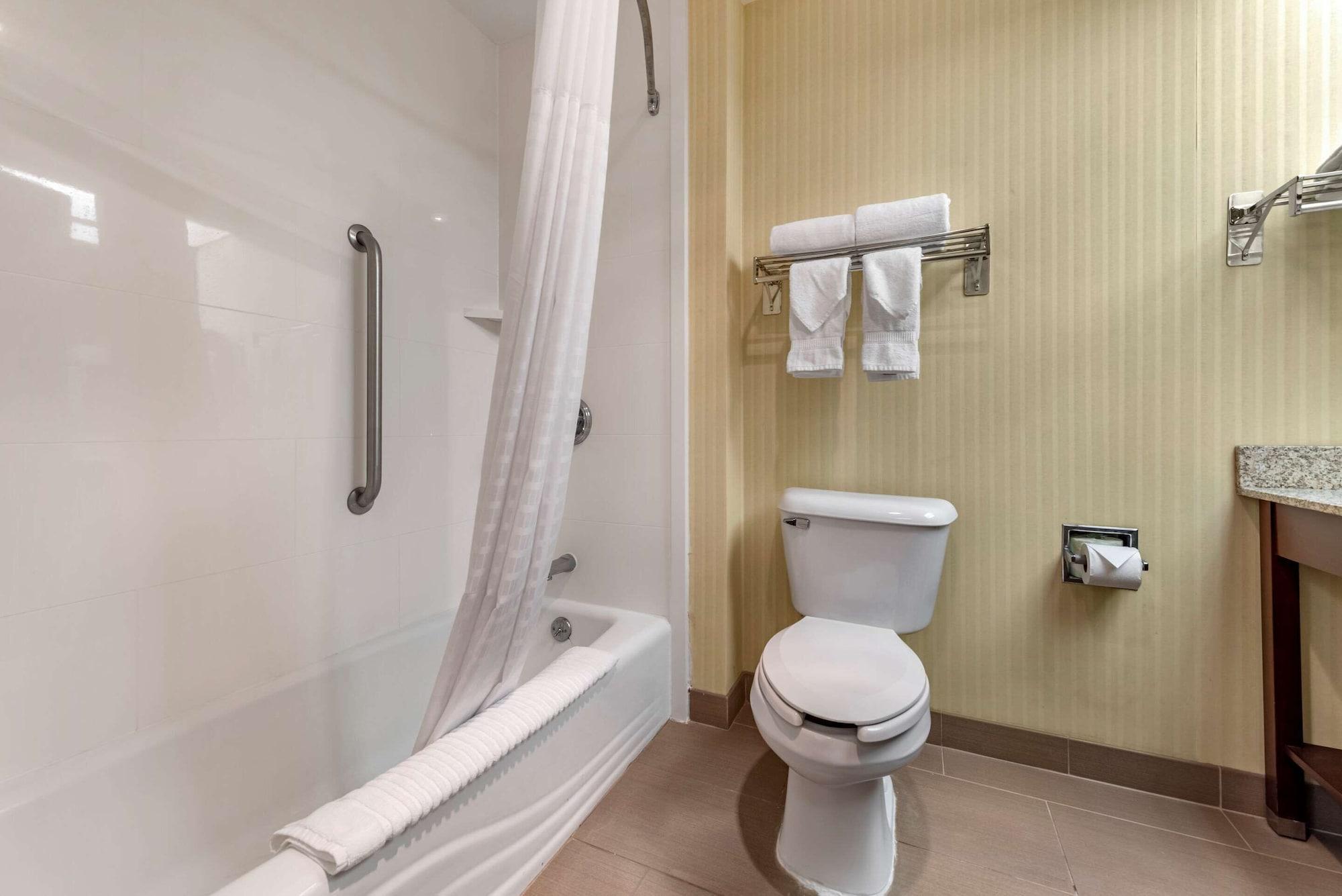 Hotel Comfort & Near Us-30 3*